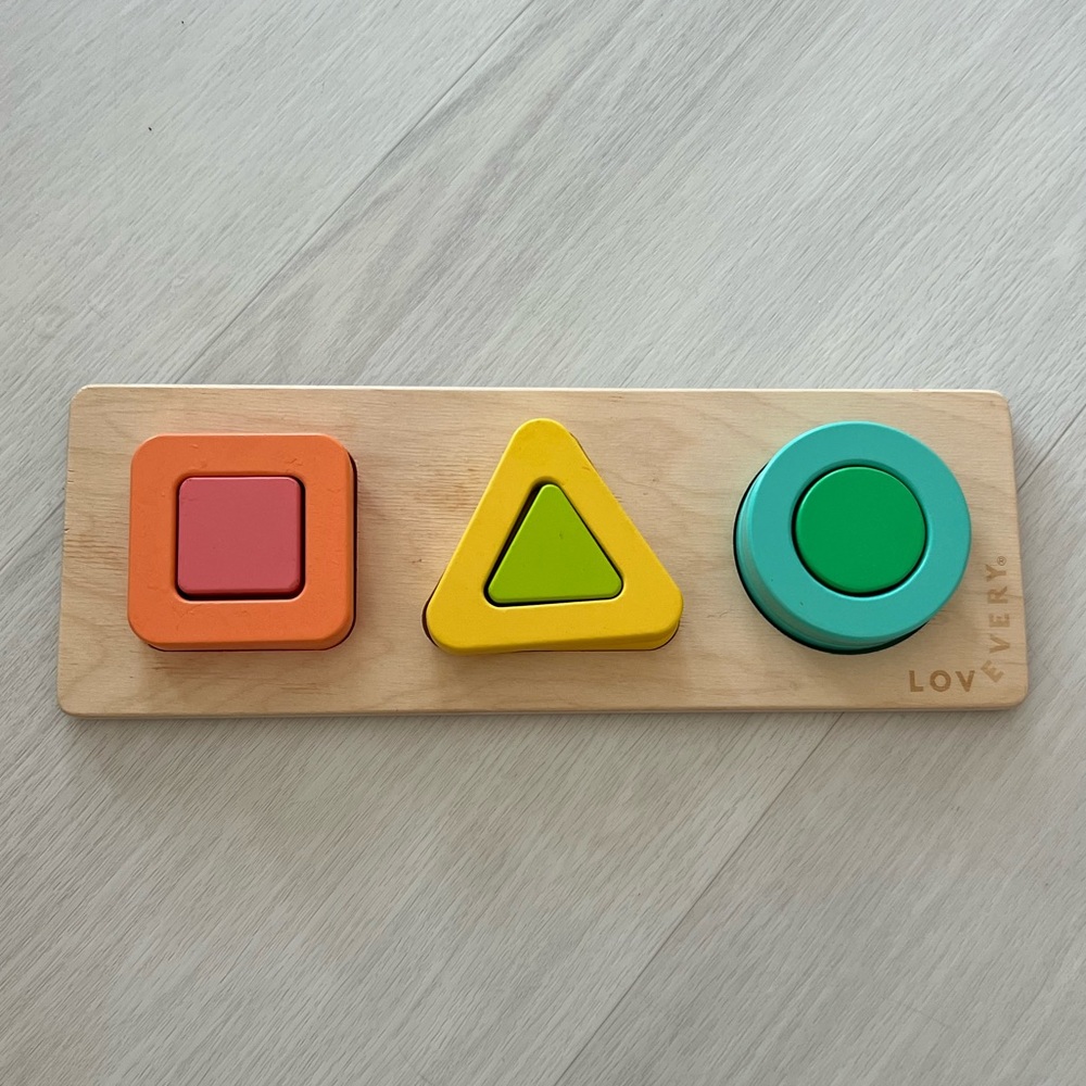 Lovevery Geo Shapes Puzzle (The Realist play kit - months 19, 20 & 21)